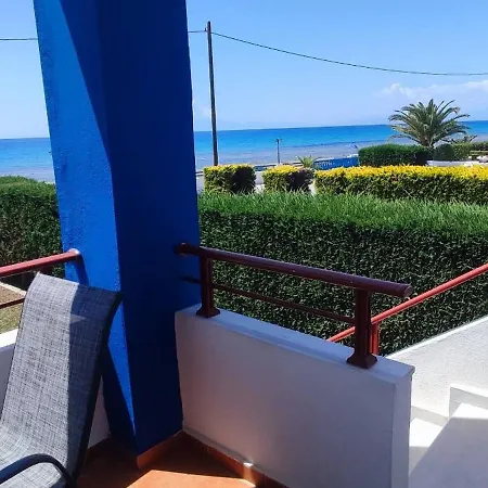 Calm And Peaceful First Line House In Front Of The Sea *