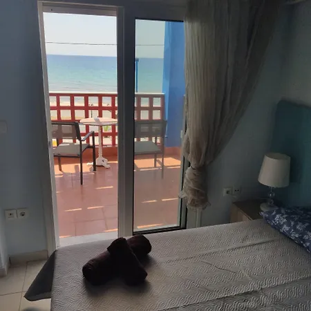 Calm And Peaceful First Line House In Front Of The Sea Willa Sozopoli
